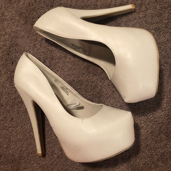 White heels - Picture 2 of 3